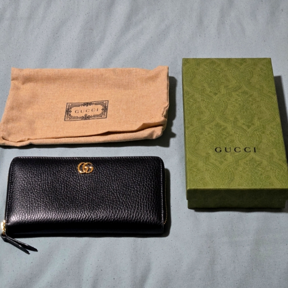 Black GUCCI Ziparound Wallet